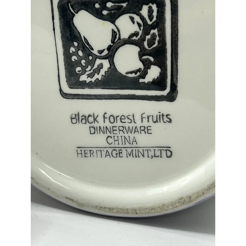 Set of 4 Black Forest Fruits Heritage Mint 10 1/2" diameter with small canister - Picture 3 of 6